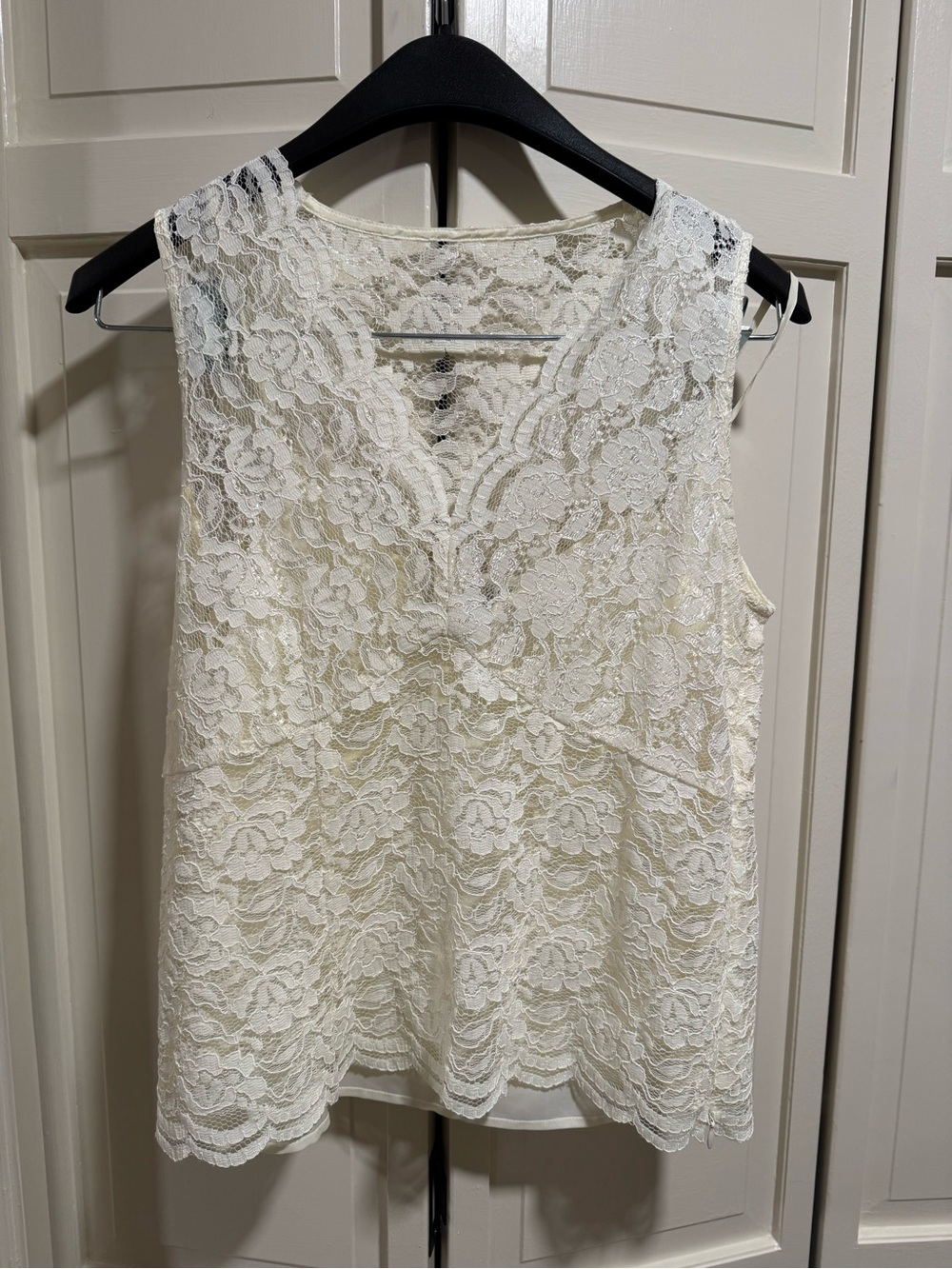 Ann Taylor Cream Lace V-Neck Sleeveless Camisole